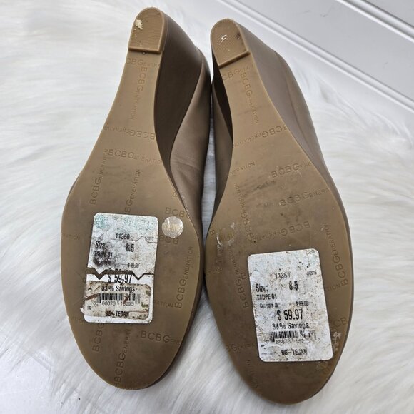 BCBGeneration Women's Beige TEGAN Wedge Pump Shoes Size 8.5 BCBG Slip-On Comfort - Picture 7 of 9
